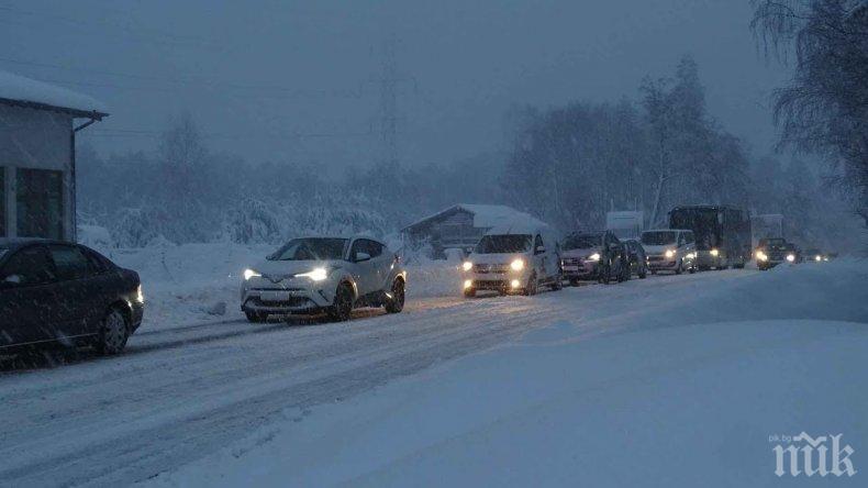 Силен вятър и сняг затвори част от пътищата във Варненско