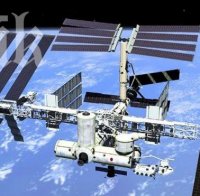 Трима космонавти от МКС се приземиха в Казахстан