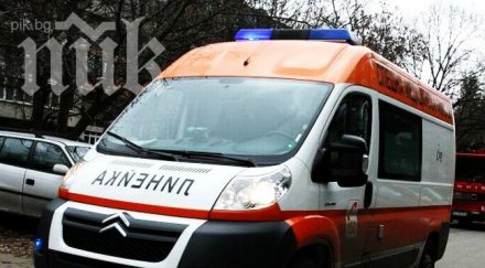 мъж наръга брат вилица