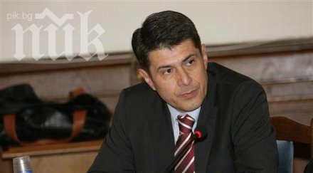 гяуров хората протестират опитите герб замажат спомена управлението