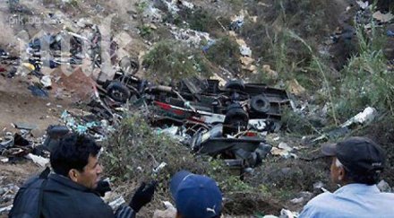 автобус падна пропаст души загинаха