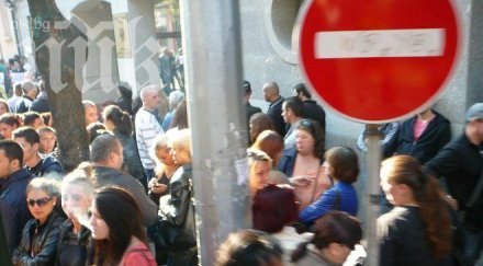 странният протест всс възобновен