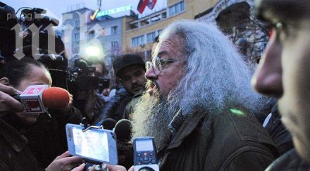 закопчаха николай колев–босия опитал боядиса пак съветския паметник розово