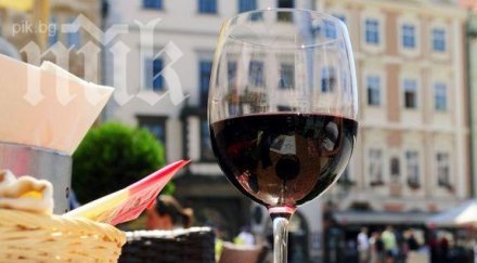 чаша вино ден предотвратява депресията