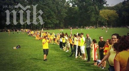 уникално каталонци направиха 400 километра жива верига протест