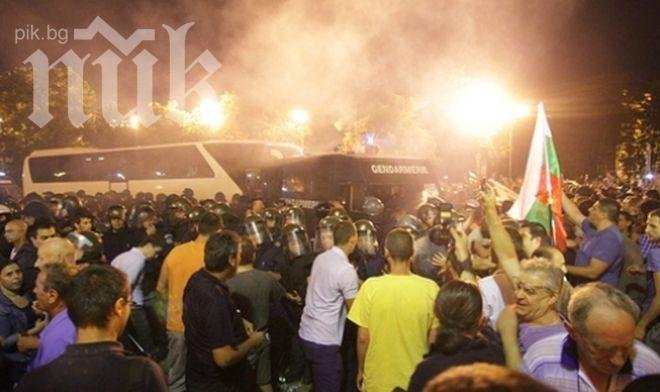 Прокуратурата води четири дела заради белия автобус, едното – срещу полицай