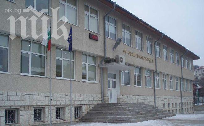 Нов епизод от порно скандала в Свети Влас. Потрошиха салон на бивша учителка