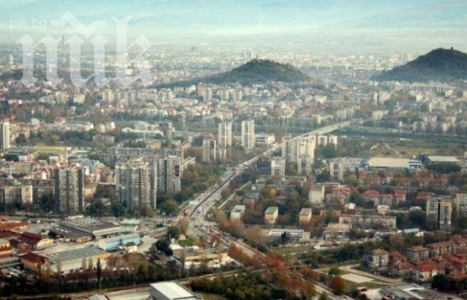 Адска воня на фекалии задушава Пловдив, не могат да открият източника