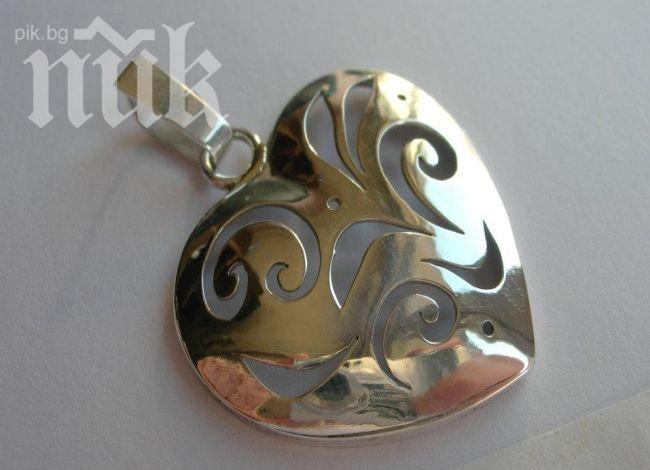 Сгащиха румънец със скрито в боксерките сребро