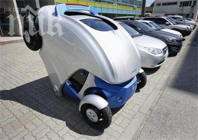 Корейска кола се сгъва наполовина и паркира сама