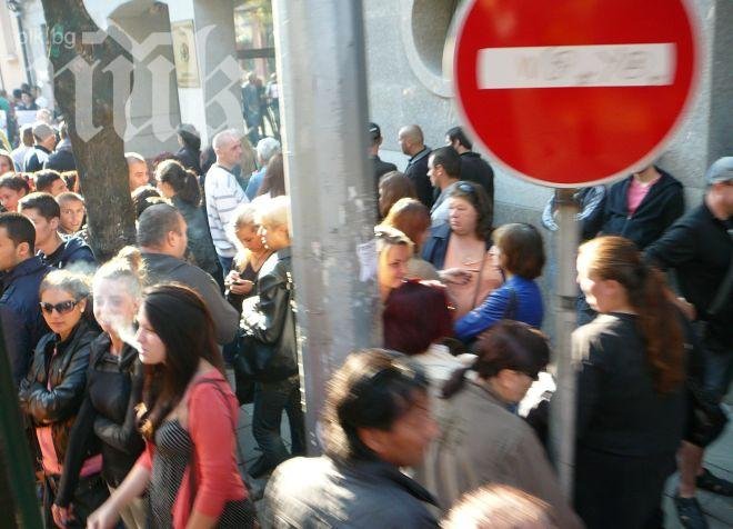 Странният протест пред ВСС бе възобновен