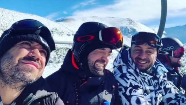 Боби Турбото с Коцето на лифта