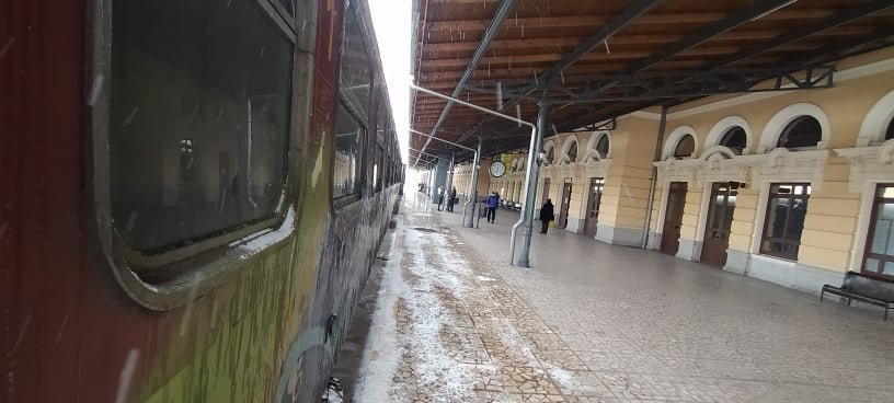 ПЪРВО В ПИК! Пътници мръзнат като кучета във влака за София на гарата в Пловдив, няма локомотив (ОБНОВЕНА/СНИМКИ)