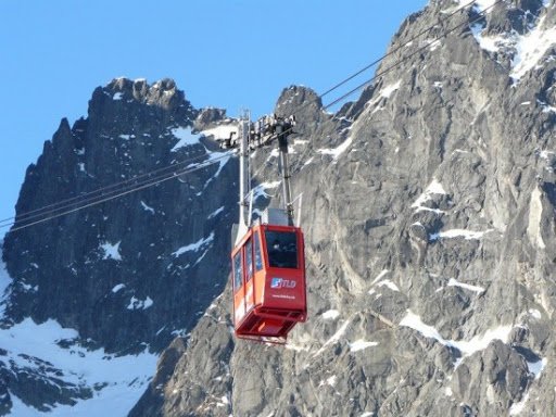 ПОЛЯЦИТЕ НЕУДЪРЖИМИ: Хукнаха към ски курортите след охлабването на мерките