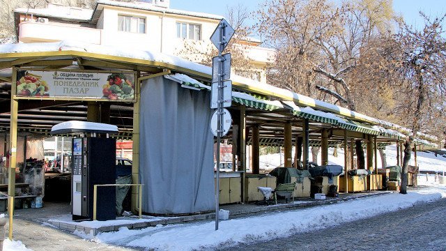 Студът прогони търговците от пазарите в Пловдив, краставиците удариха 5 кинта за кило