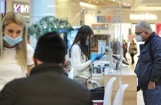 37 акта за неспазване на противоепидемичните мерки в моловете в София