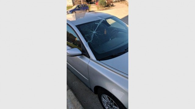 Електрически стълб се стовари върху кола в пловдивския квартал „Тракия“