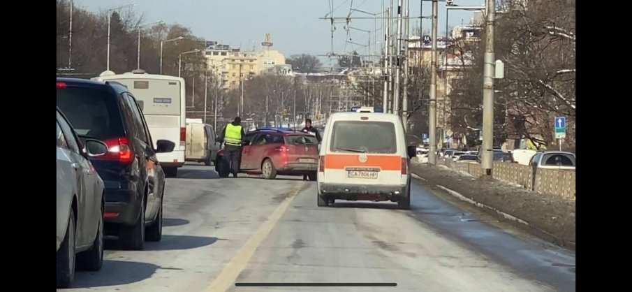 ПЪРВО В ПИК TV: Верижно меле блокира Цариградско шосе! Три коли са се натресли, трафикът е адски (ВИДЕО/СНИМКИ)