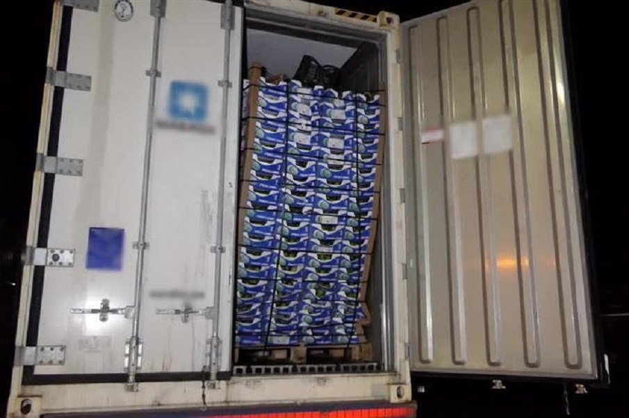 Спецпрокуратурата предаде на съд обвинените за участие в група за трафик на кокаин, импрегниран в кашони (СНИМКИ)