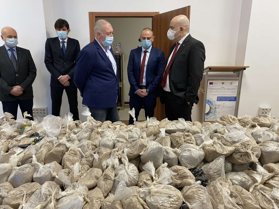 ПЪРВО В ПИК: Иван Гешев съобщи за огромен удар срещу наркоразпространението - спипан е хероин за 32 млн. лева (ВИДЕО/СНИМКИ)