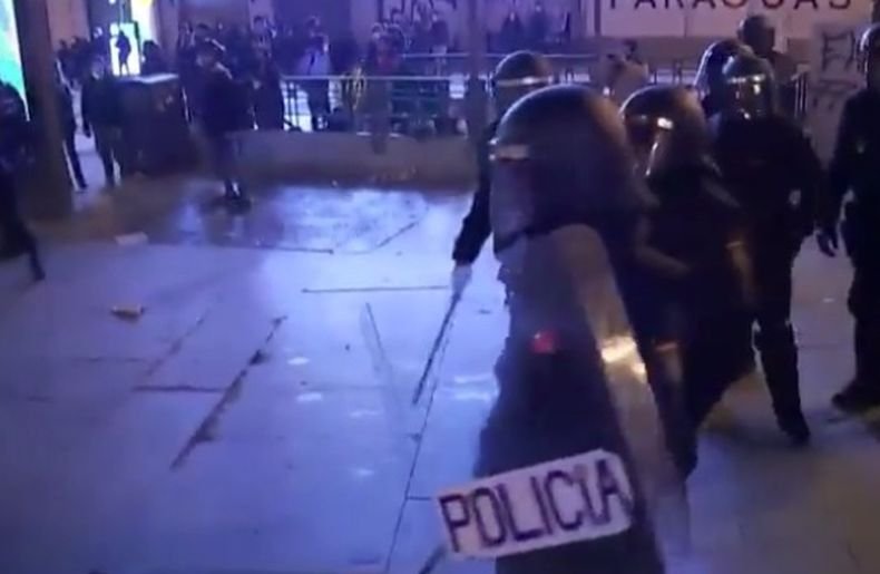 Поредна нощ на протести и сблъсъци в Испания