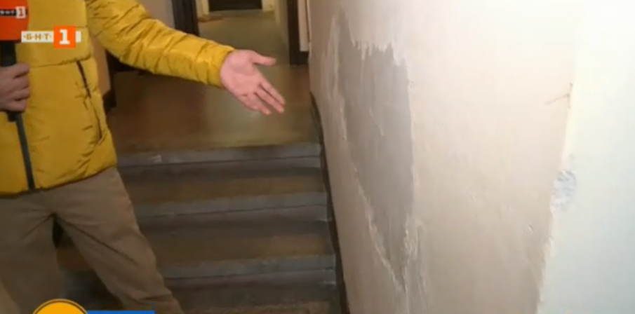 Блок в Русе се наводнява при всеки дъжд заради некачествен ремонт