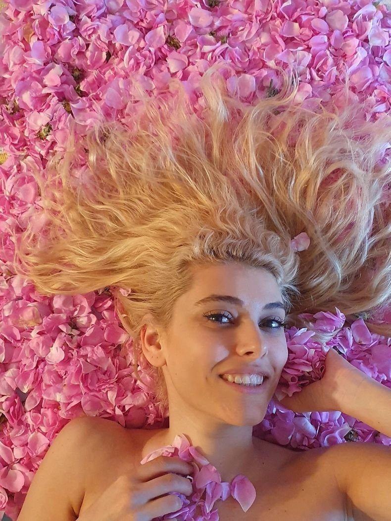 Бременната Ева Веселинова се разсъблече и ето какво показа... (СНИМКИ)