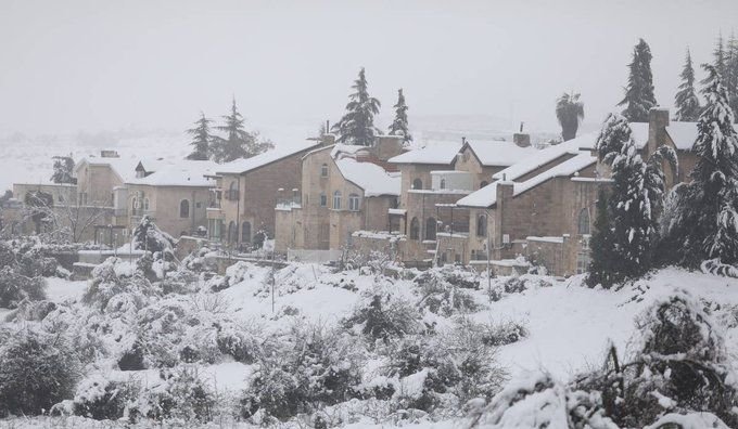 РЯДКО ЯВЛЕНИЕ: В Йерусалим за първи път от 6 години валя сняг (СНИМКИ)