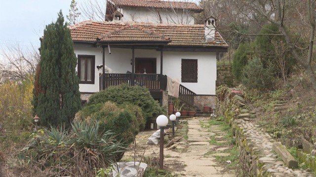 ШОКИРАЩ ПРЕЦЕДЕНТ: Зазидаха професор от НАТФИЗ в собствения му дом