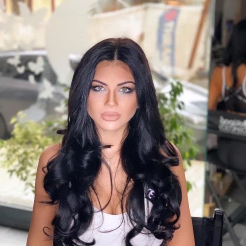 Попиляха Мис България: Жаба със сарфалади вместо устни