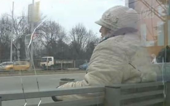 Вандали разбиват спирките в Русе, пътниците в опасност (СНИМКИ)