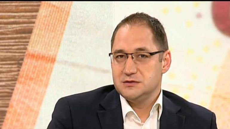 Икономист: Идеологическите спорове не решават икономическите проблеми