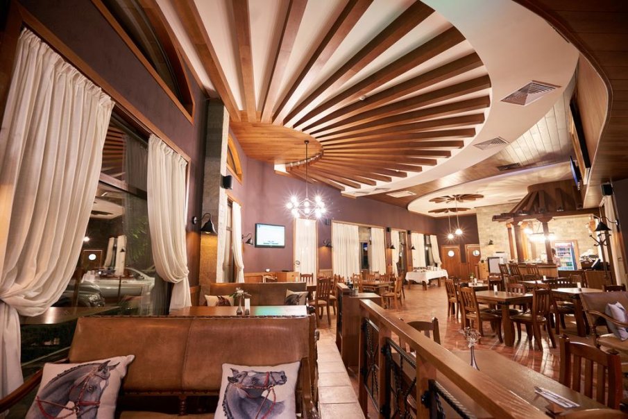 „Бизнесмен” яде и пи четири дни в известен комплекс край Пловдив, офейка без да си плати