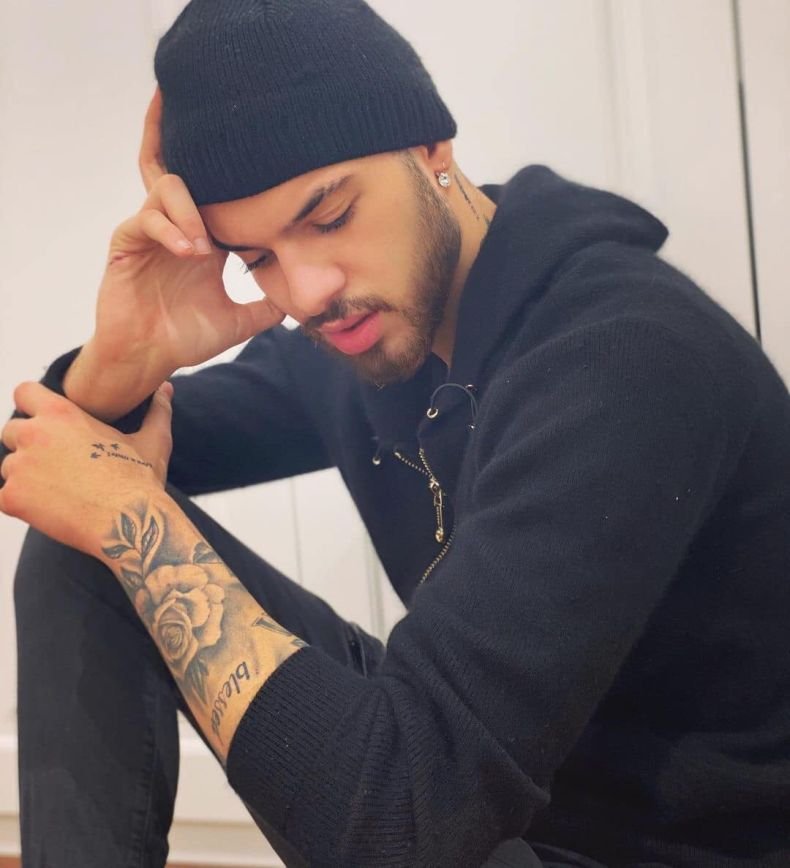 Eмрах Стораро мачка чаршафите с колежка (СНИМКА)