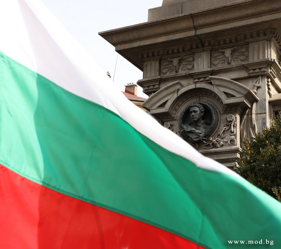 Българската армия се преклони пред подвига на Апостола (СНИМКИ)