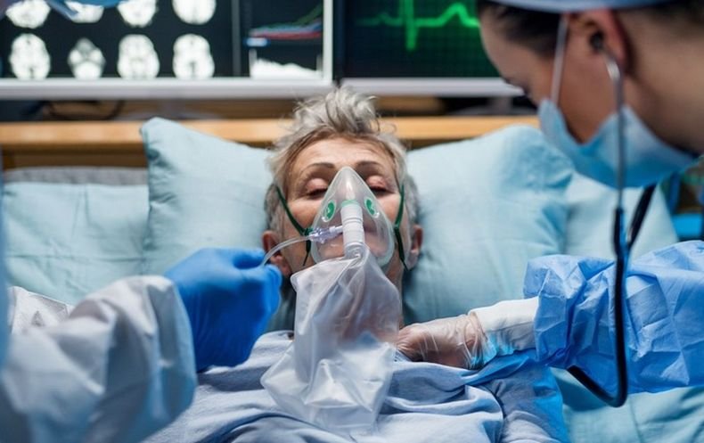 Бразилиски здравни служители призоваха в страната да бъдат въведени локдаун и комендантски час