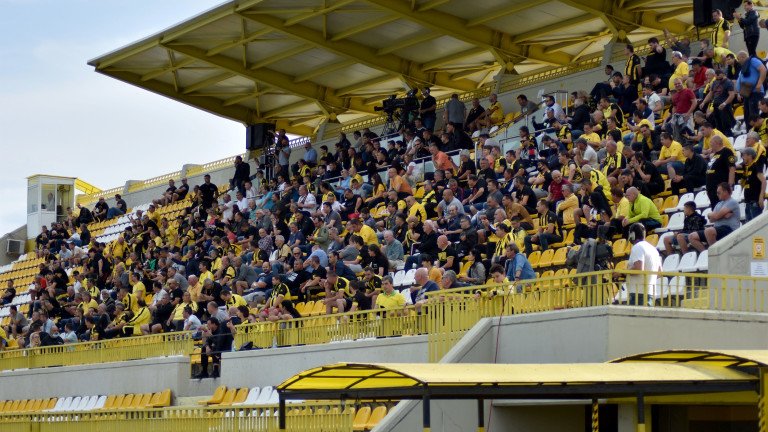 Феновете на Ботев (Пд) недоволни от Общината заради Колежа, излизат на протест с кафе