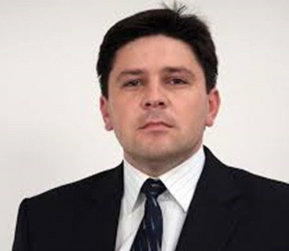 Общински съветник на БСП от Раковски е собственикът на запалените коли