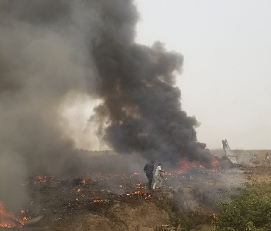 Самолет падна в Нигерия, има много загинали