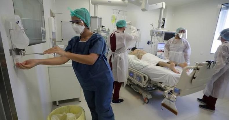 880 новозаразени с коронавируса в Гърция за денонощие