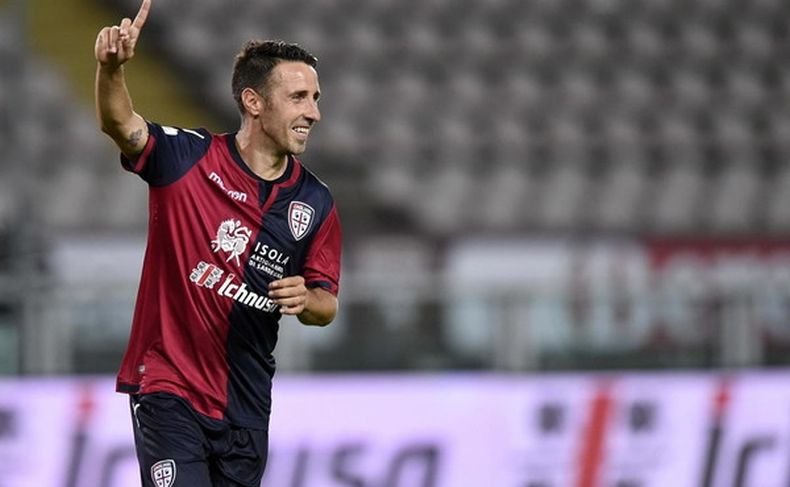 Бивш национал на Италия оцеля в свирепа катастрофа с Поршето си