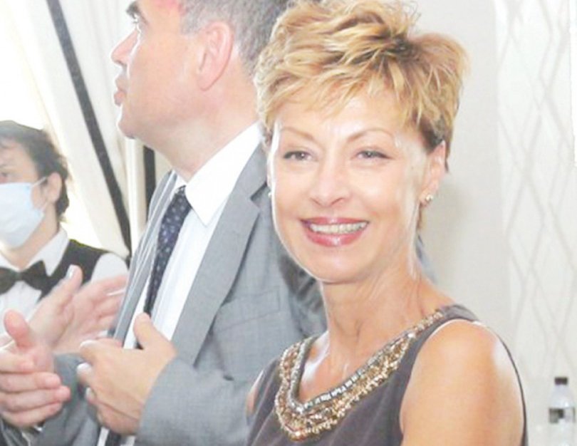 САМО В ПИК И РЕТРО: Радина Червенова се зароби със 170 бона кредит 