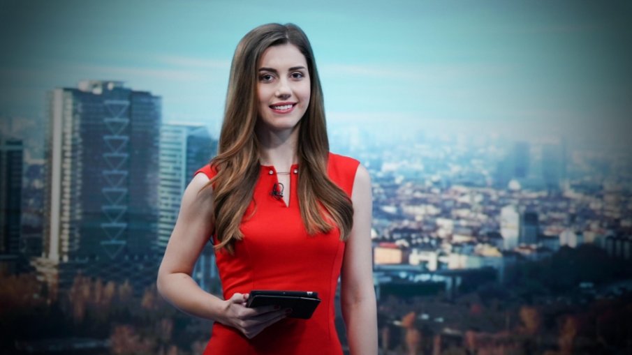 Новинарката на Би Ти Ви Виктория Готева запецна в ефир на думата интронизация