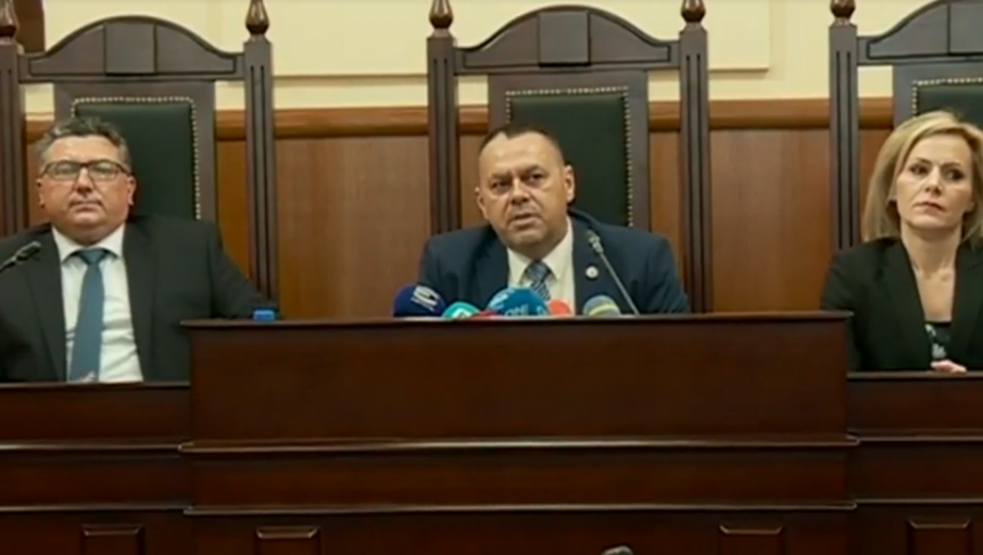 Арестуваните от ГДБОП спирали наказателни производства срещу подкупи - играели на доброто и лошото ченге пред наркогрупите