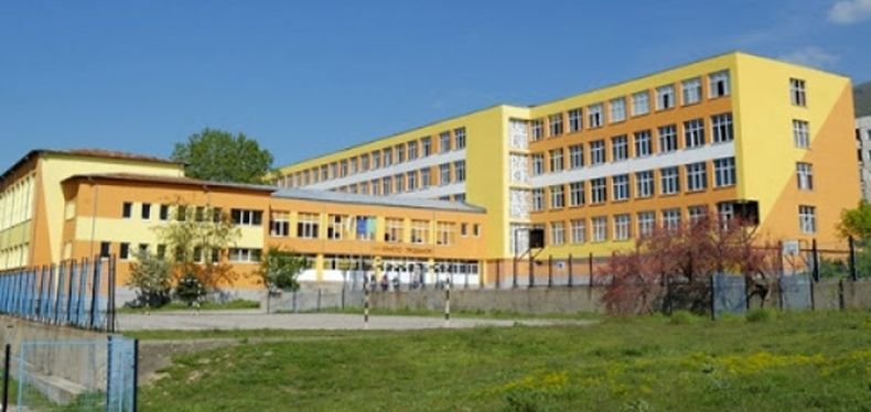 В Карлово върви петиция срещу закриването на паралелки с изучаване на чужд език