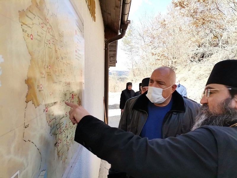 Премиерът Бойко Борисов от Горноврабчанския манастир: Строим и показваме - това е нашата политика (СНИМКИ)