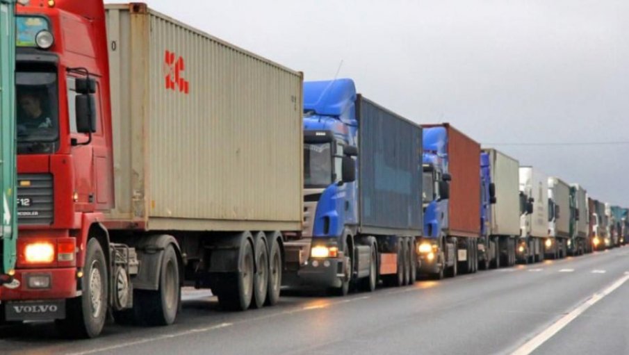Недостиг на шофьори на камиони хвърли в паника властите във Великобритания