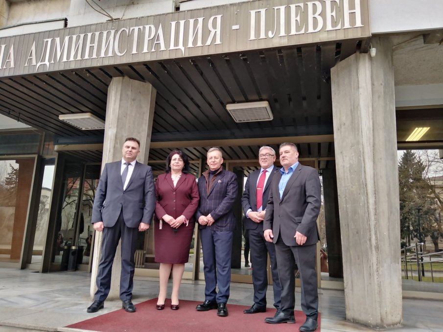 ГЕРБ регистрира листата си в Плевен. Начело е медицинското светило проф. Григор Горчев