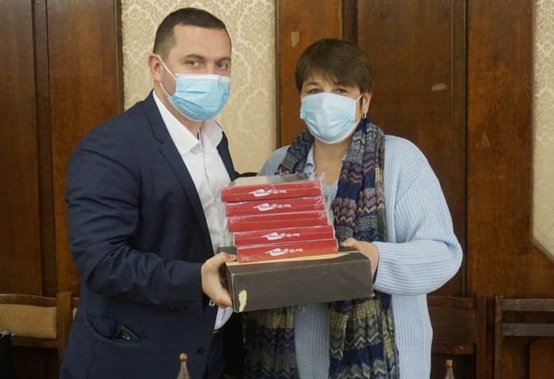 Деца от социални услуги получиха технически средства от Община Русе