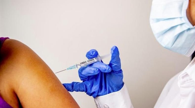 Гърция и Великобритания поискаха COVID паспорти